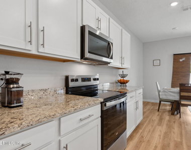 14753 Cashew Avenue - Photo Thumbnail 11