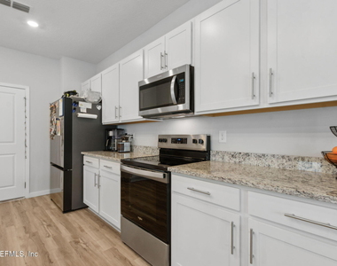 14753 Cashew Avenue - Photo Thumbnail 8