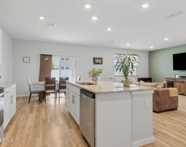 14753 Cashew Avenue - Photo Thumbnail 10
