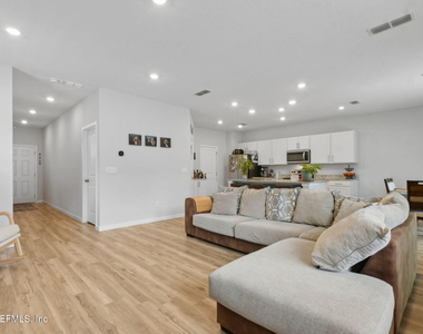 14753 Cashew Avenue - Photo Thumbnail 6