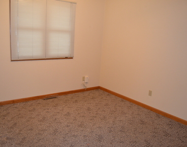 208 Nebraska Street - Photo Thumbnail 6