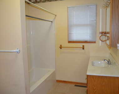 208 Nebraska Street - Photo Thumbnail 8
