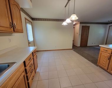 208 Nebraska Street - Photo Thumbnail 11