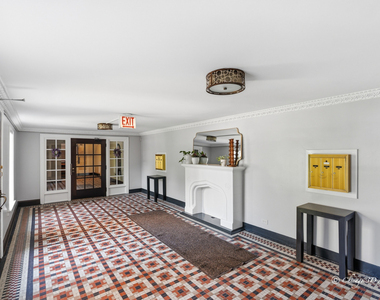 906 Greenwood Street - Photo Thumbnail 3