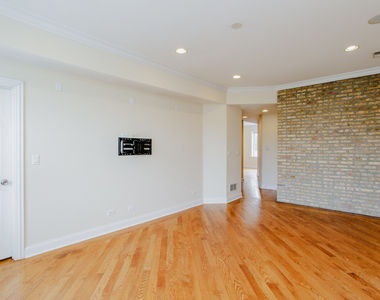 6150 N Ravenswood Avenue - Photo Thumbnail 7