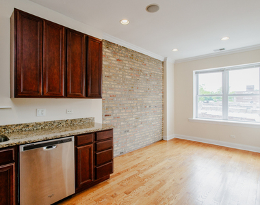 6150 N Ravenswood Avenue - Photo Thumbnail 2