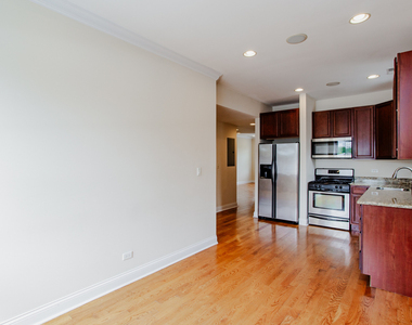 6150 N Ravenswood Avenue - Photo Thumbnail 3