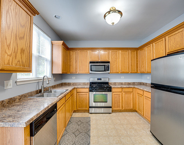 3355 Kentshire Circle - Photo Thumbnail 7