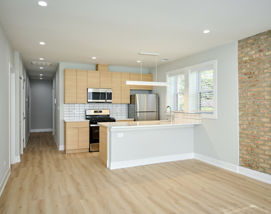 2127 S Marshall Boulevard - Photo Thumbnail 4