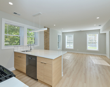 2127 S Marshall Boulevard - Photo Thumbnail 8