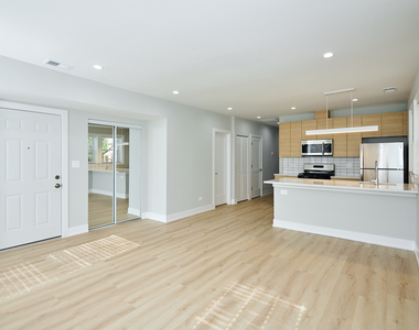 2127 S Marshall Boulevard - Photo Thumbnail 6