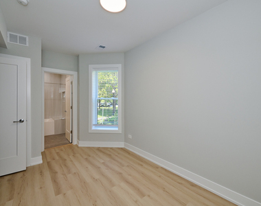 2127 S Marshall Boulevard - Photo Thumbnail 15