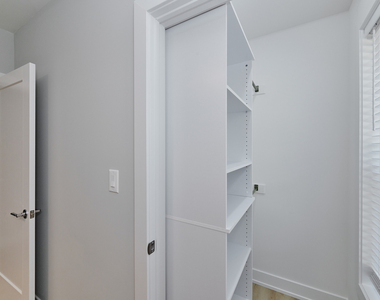 2127 S Marshall Boulevard - Photo Thumbnail 13
