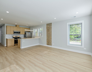 2127 S Marshall Boulevard - Photo Thumbnail 5