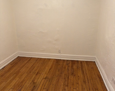 7741 S Yates Boulevard - Photo Thumbnail 12