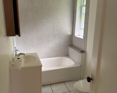 7741 S Yates Boulevard - Photo Thumbnail 10