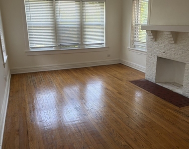 7741 S Yates Boulevard - Photo Thumbnail 3