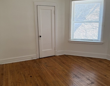 7741 S Yates Boulevard - Photo Thumbnail 7