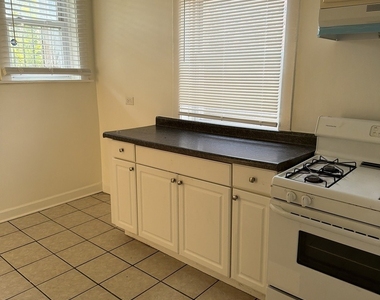 7741 S Yates Boulevard - Photo Thumbnail 13