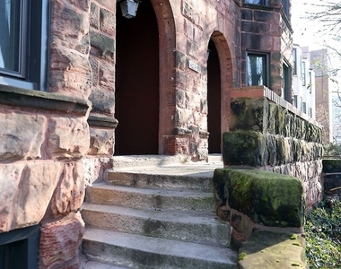 5427 S Blackstone Avenue - Photo Thumbnail 1