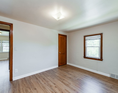 716 Walnut Street - Photo Thumbnail 5