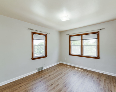 716 Walnut Street - Photo Thumbnail 4
