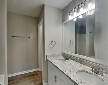 6161 Longwood - Photo Thumbnail 10