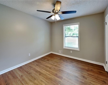 1775 Cumberland Trace - Photo Thumbnail 11