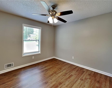 1775 Cumberland Trace - Photo Thumbnail 14