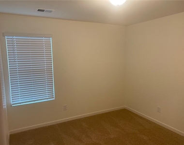 1117 Union Pacific Way - Photo Thumbnail 13