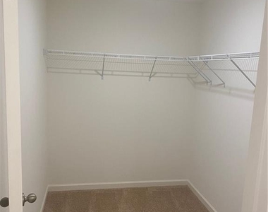 1117 Union Pacific Way - Photo Thumbnail 6