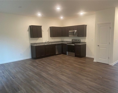 1117 Union Pacific Way - Photo Thumbnail 1
