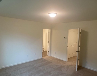 1117 Union Pacific Way - Photo Thumbnail 10