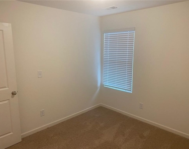 1117 Union Pacific Way - Photo Thumbnail 9
