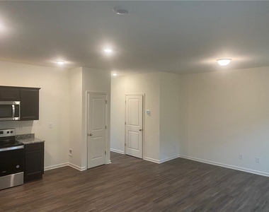 1117 Union Pacific Way - Photo Thumbnail 3