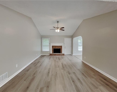 170 Sterling Drive - Photo Thumbnail 2