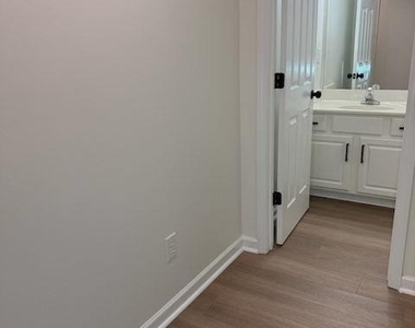 920 Charles Hall Drive - Photo Thumbnail 15