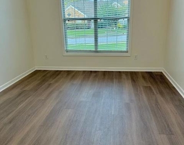 920 Charles Hall Drive - Photo Thumbnail 12