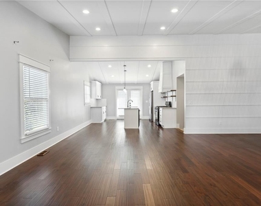 3258 Highland Drive Se - Photo Thumbnail 10
