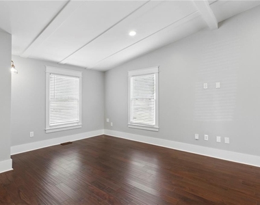 3258 Highland Drive Se - Photo Thumbnail 8