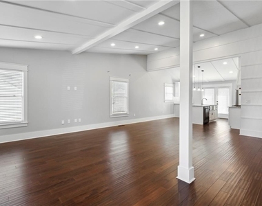 3258 Highland Drive Se - Photo Thumbnail 6