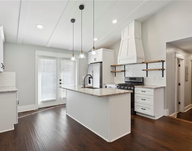 3258 Highland Drive Se - Photo Thumbnail 16