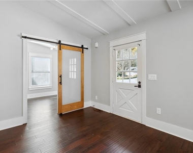 3258 Highland Drive Se - Photo Thumbnail 5