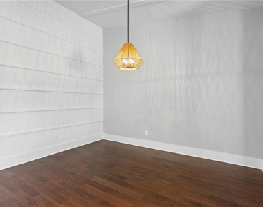 3258 Highland Drive Se - Photo Thumbnail 13