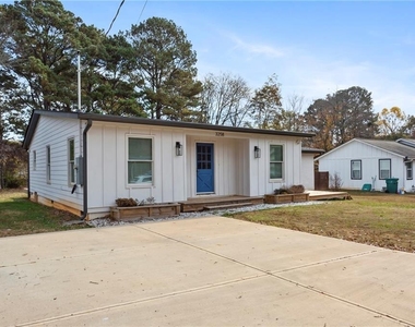 3258 Highland Drive Se - Photo Thumbnail 1