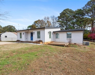 3258 Highland Drive Se - Photo Thumbnail 2