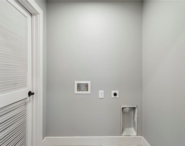 3258 Highland Drive Se - Photo Thumbnail 36