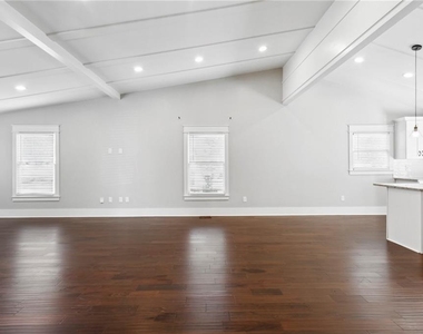 3258 Highland Drive Se - Photo Thumbnail 12