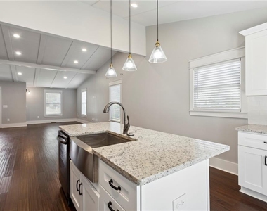 3258 Highland Drive Se - Photo Thumbnail 20