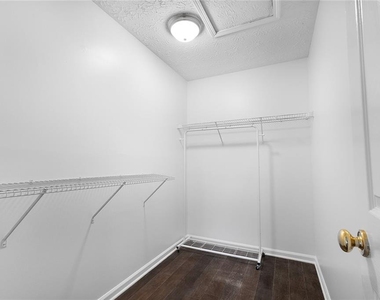 232 Bentley Place - Photo Thumbnail 10